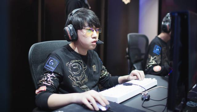 其他队员在 其他队员在